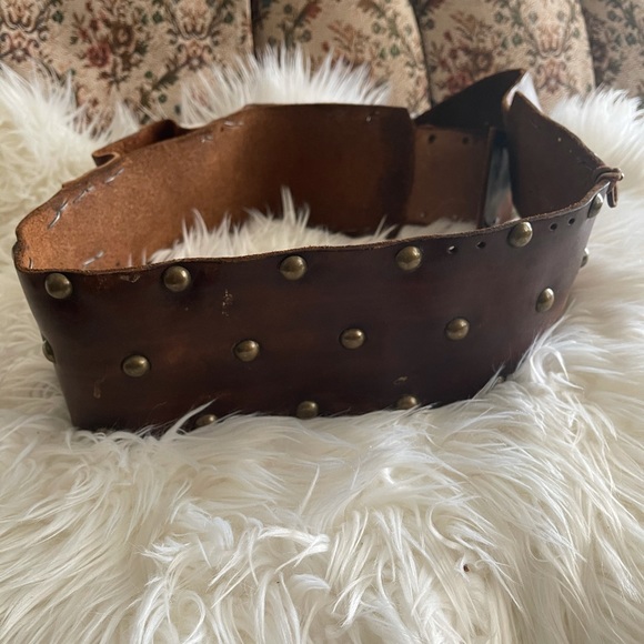 ❌SOLD❌ Vintage Handmade Studded Tool Kidney Belt Leather - Picture 3 of 13